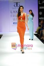 Model walks the ramp for Tory Costa Show at Lakme Winter fashion week day 4 on 20th Sept 2010 (53).JPG